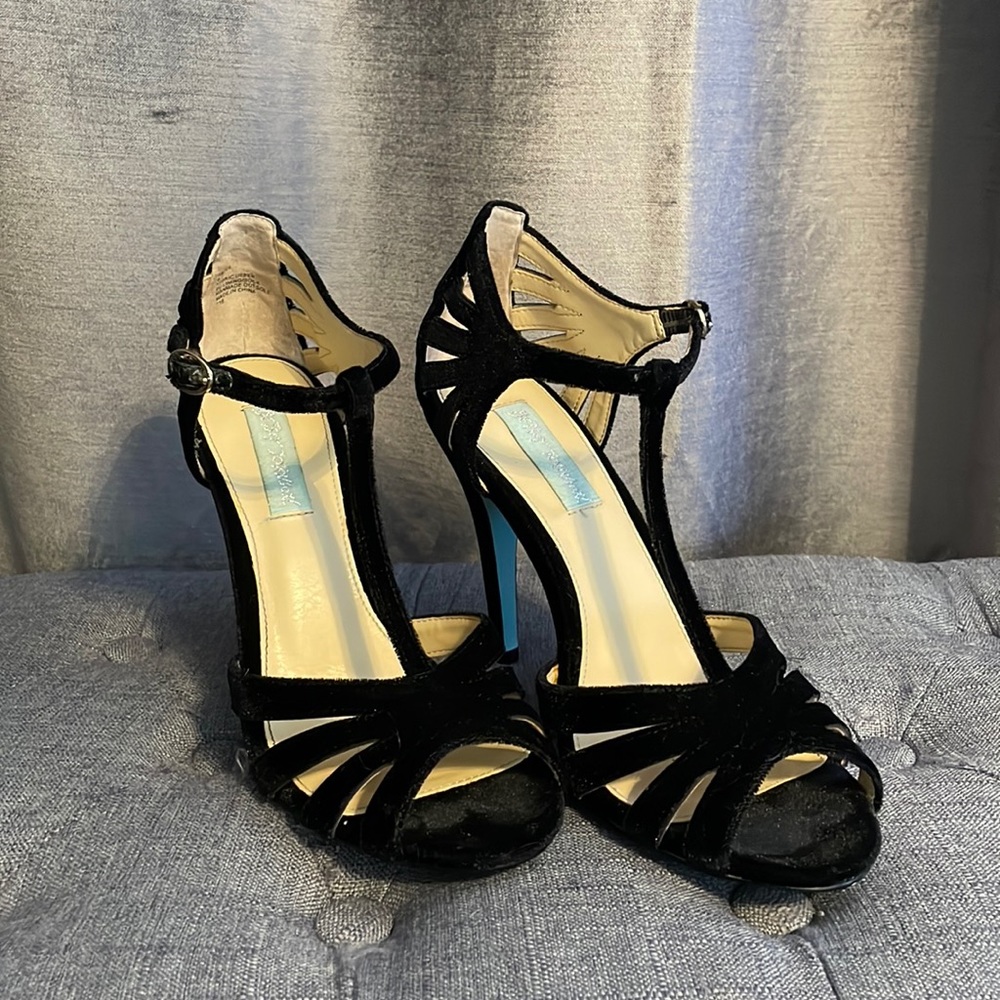 Blue by Betsey Johnson SB-Tee Dress Pump Black Velvet T-strap Stiletto Peep Toe